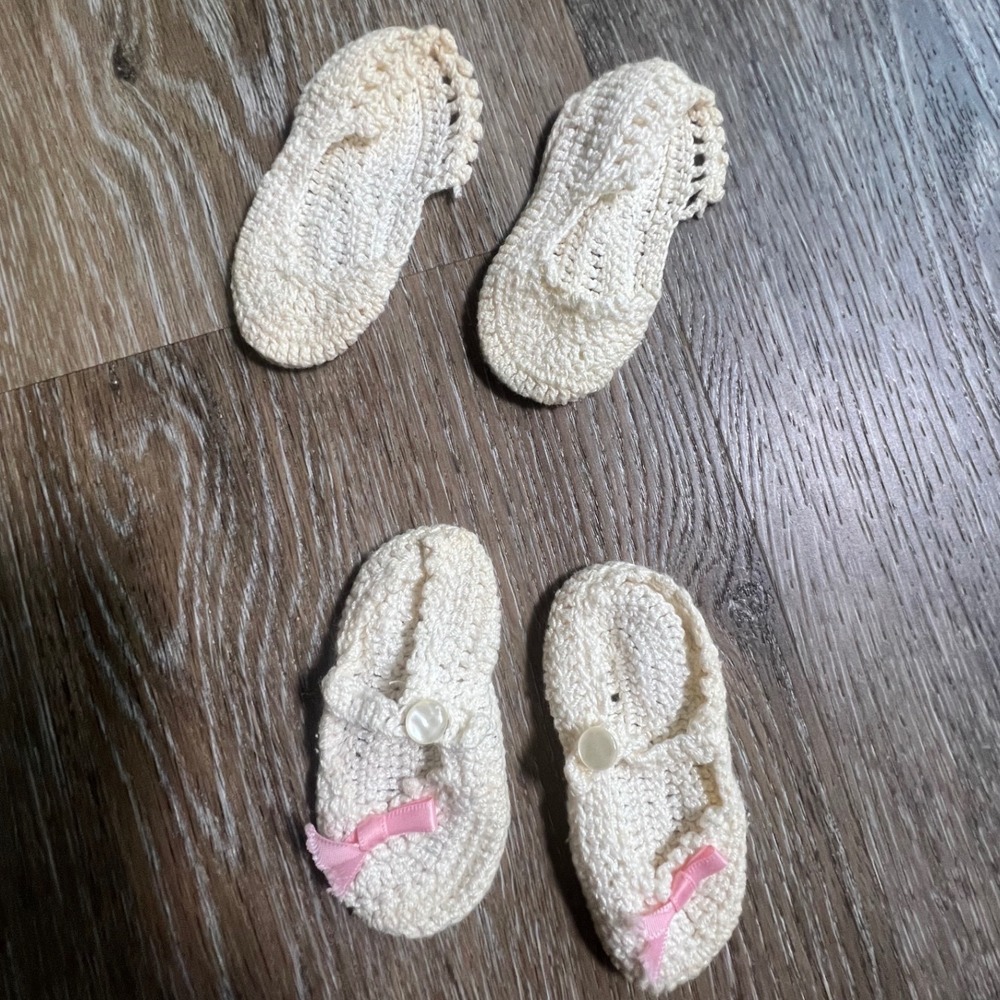 Unbranded Crochet Booties Kids 0-3M Cream Pink Bow Mary Jane Scalloped Lot 2pk